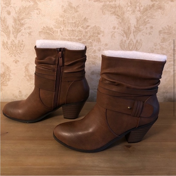 BNWT CL by Laundry ankle boots - Picture 2 of 9